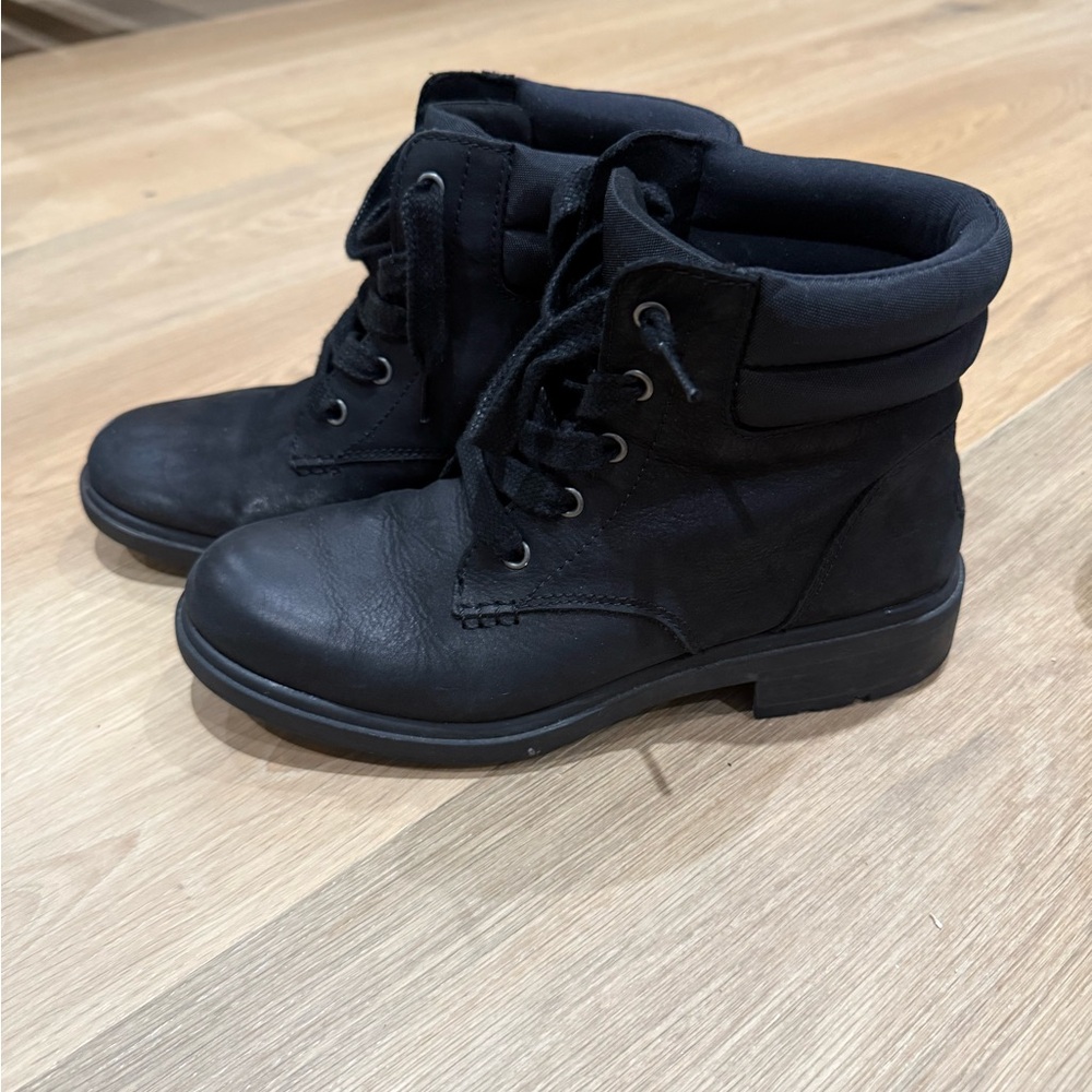 UGG Harrison lace Black Combat Boots for Women